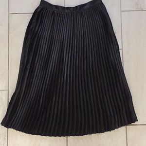 Brand new Satin midi skirt (never wear)